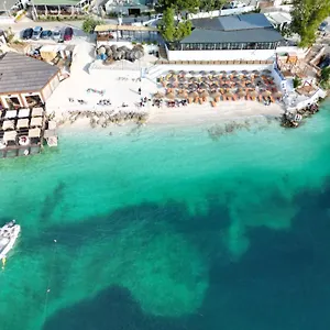Szálloda Esmerald, Ksamil